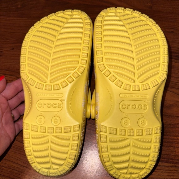 Daisy Crocs M6/W8 - Picture 2 of 2